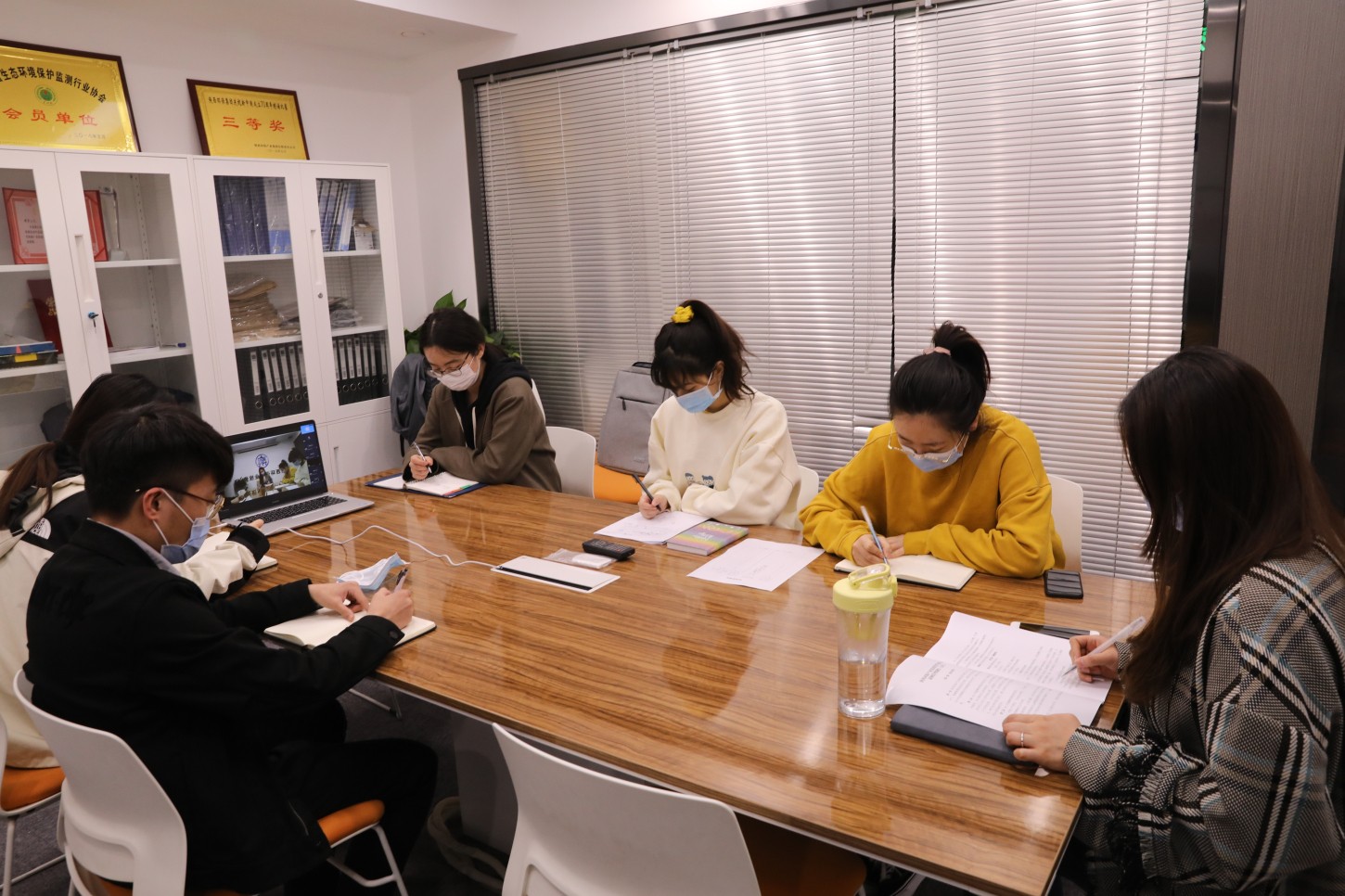 1586909341649445Dljf.jpg 20200413投資公司開展規(guī)章制度培訓(xùn).jpg