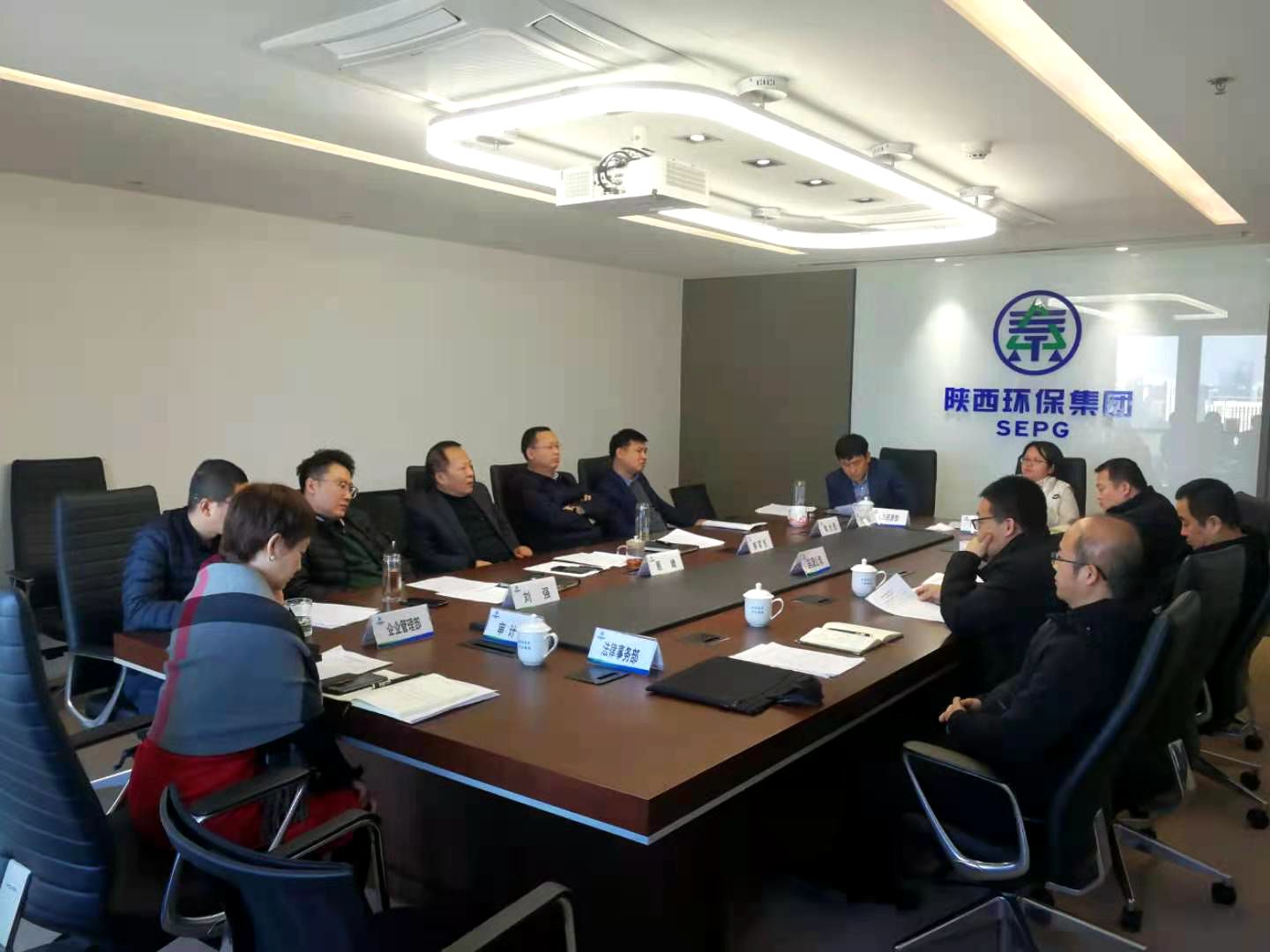 1609719745259510qJVX.jpg 關(guān)于召開國源公司下屬清潔能源公司及榆林項(xiàng)目招標(biāo)事宜專題匯報(bào)會(huì)議照片.jpg