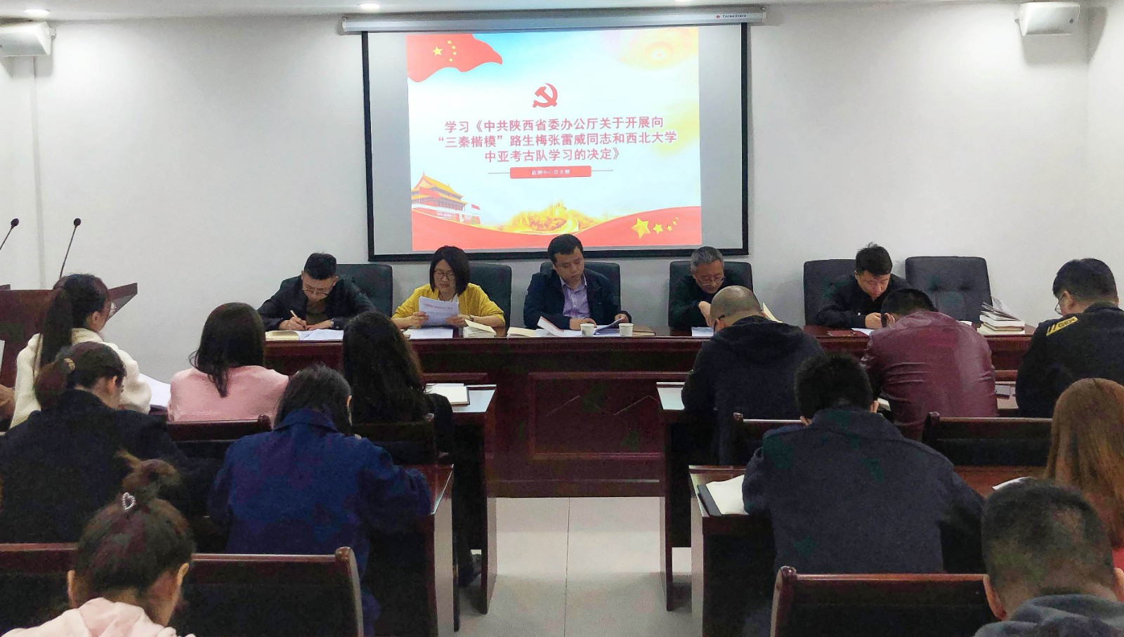 監測中心組織召開“三秦楷模”先進學習會.jpg