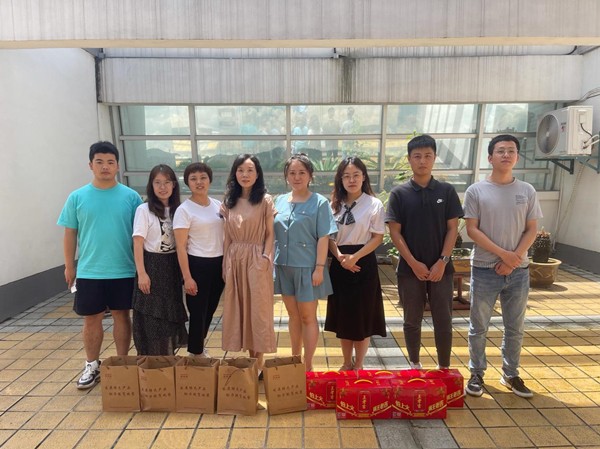 1627610325518767HNp6.jpg 中圣公司工會(huì)組織開(kāi)展夏季“送清涼”活動(dòng)圖片1_副本.jpg