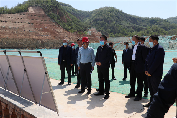 嚴漢平到國源公司延安垃圾發電項目現場調研.jpg